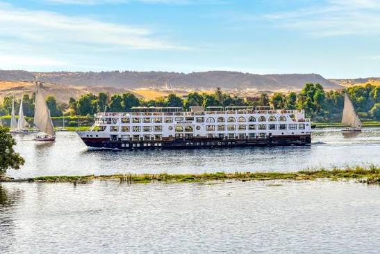 Nile Cruise Ships in Cairo | Mövenpick Hotels & Resorts Egypt
