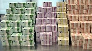 (introduce propoziții temporale) în timpul în care., atâta timp, până când. 1 Miliard De Euro La DispoziÅ£ia Romaniei Banca MondialÄ A Aprobat O NouÄ Linie De Credit
