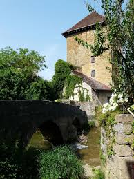 Le Charme De La Ville D Arbois Capitale Des Vins Du Jura Jura France Juratourisme Jura Tourisme Gloriette Beaux Villages
