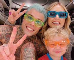 La signora luciana violini ha aperto un account con l'aiuto del nipote e sta avendo un boom di. Timore A Casa Fedez E Chiara Ferragni Paura Per La Caduta In Moto