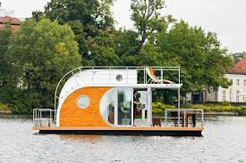 Modern Simple Design Houseboat With Motor Buy Simple Design Houseboat Houseboat China Supplier Motor Houseboat Product On Alibaba Com In 2020 House Boat Floating House Houseboat Living