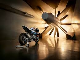 Die m rr ist das erste m modell von bmw motorrad und der beginn einer neuen ära. Bmw Motorrad M 1000 Rr Superbike Revealed