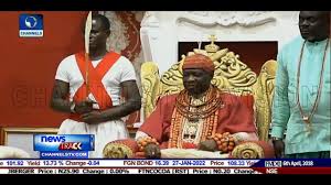 The iyatsere of warri kingdom and acting chairman warri council of chiefs and olu advisory council, chief johnson amatserunreleghe announced the development at exactly 11.32 am before a gathering. Gov Okowa Affirms Olu Of Warri Youtube