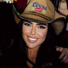 EMILY CARSON (@EmilyCarson7)