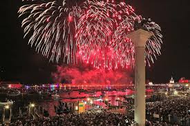 La cena di gala del redentore al ristorante terrazza danieli, disponibile il 17 luglio 2021 dale ore 20:00, al prezzo di € 700 a persona, include vini, servizio e iva. Festa Del Redentore 2021 Events Venezia Unica