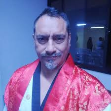 Hombres y mujeres muestran los Quipus que custodian desde tiempos de sus  ancestros del Imperio Inca , San Andrés de Tupicocha Huarochirí,Lima , Perú.