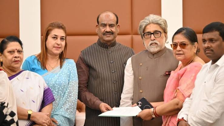 TMC Faction: 'বিদ্রোহীদের স্বীকৃতি নয়,' স্পিকারকে চিঠি অভিষেকের, দিয়ে  এলেন কীর্তি-সাগরিকা - Abhishek Banerjee Writes to Lok Sabha Speaker Against  Recognition Rebel TMC Faction prb - Aaj ...