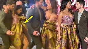While some of these incidents have turned scars for a few actresses, a few others have helped these. Top 10 Bollywood Oops Moments Embarrassing Wardrobe Malfunctions
