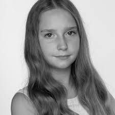 Lily Larsen's Instagram, Twitter & Facebook