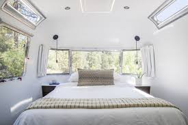 Une Decoration Luxueuse Pour Un Campement Dans Le Parc Du Yosemite Planete Deco A Homes World Interieur Airstream Glamping Beau Parc
