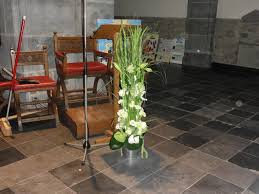 Montage Floral En Hauteur Pour Placer Devant Le Pupitre De Lecture A L Eglise