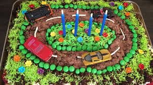 Kindergeburtstagskuchen einfache und lustige rezepte. Rennbahnkuchen Autokuchen Fur Den Kindergeburtstag Nestling