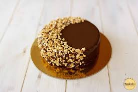 Versate il latte in una pentola e mettere a riscaldare. Torta Luna Con Bavarese Alla Nocciola Picture Of New Mesebaba Buja Tripadvisor