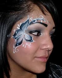 Schmetterling Auf Wange Schminken Weiss Schwarz Dezent Makeup Fasching Carnival Einfache Gesichtsmalerei Gesicht Schminken Schmetterling Korperbemalung