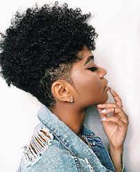Cute Natural Hairstyle For Short Hair Cheveux Courts Style De Cheveux Courts Coiffure Naturelle