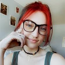 Madison Kinzel's Instagram, Twitter & Facebook