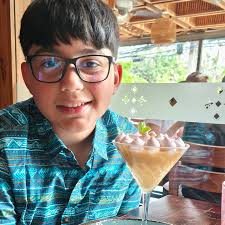 Hoy celebramos 15 años desde que David Daniel @davvid.capriles llegó a  nuestras vidas y se convirtió en una fuente constante de alegría. Siempre  tan ocurrente y cariñoso, con ese chip especial que