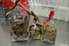 Dans L Atelier De Franck Daubos Patissier Chocolatier A Versailles Chocolatiere Patissiere Artisan Chocolatier