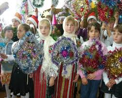 În nicio altă zonă a ţării obiceiurile de anul nou nu cunosc o atât de mare varietate de manifestări folclorice că în bucovina şi moldova. Obiceiuri TradiÈii Èi UrÄturi De Anul Nou Actualitate Viva Ro