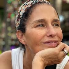 Dena Pinheiro's Instagram, Twitter & Facebook