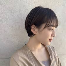 レイヤーカット 小顔 小頭見えカットから古く見せないスタイルの長さ別まとめ 美的 com おだんごヘア ショート ストレート ヘア アイディア
