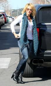 Скачай shakira and anuel aa me gusta (2020) и shakira and camilo, pedro capo tutu (remix) (2019). Shakira Debuts Short Hairstyle