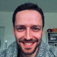 600+ profilů „Derian“