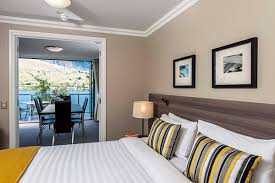 Find out how to decorate your bedroom in style. Lakefront Apartments Queenstown Accommodation At Oaks Queenstown Shores Resort