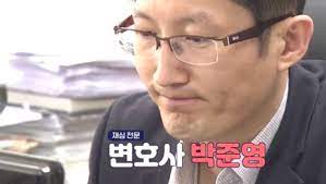 그녀의 증조부를 은인으로 삼은 차덕만 회장 덕분에 대재벌 금환그룹에 거둬지다. ë°•ì¤€ì˜ í™©ìƒë§Œ ì•„ì´ì½˜íƒíŠ¸ ë° ë‚˜ì´ ìž¬ì‹¬ ë³€í˜¸ì‚¬ ê·¸ë¦¬ê³  ìµì‚° ì•½ì´Œì˜¤ê±°ë¦¬ ì‚¬ê±´ Nìž¡íŽ­ê·„