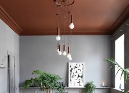 binnenkijken bij een super trendy interieur gekleurd plafond plafond kleur plafond ideeen