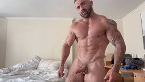 British Muscle God Flexes and Cums Thick Load: Gay Amateur Porn by Muscles  to Worship