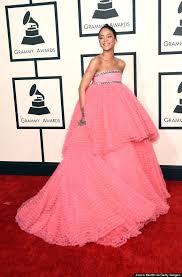 Rihanna S Grammy Dress Is Pink And Ginormous Grammy Dresses Rihanna White Dress Rihanna Dress