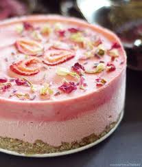29 Desserts Vegetaliens Et Vegetariens A Essayer Pour La Saint Valentin Baron Mag Raw Vegan Desserts Raw Desserts Raw Cake