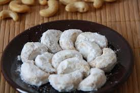 Nggak perlu bingung bagaimana cara memasaknya, brilio.net sudah merangkum dari berbagai sumber resep mudah membuat putri salju pada selasa (21/5). Kue Putri Salju Infokuliner Com