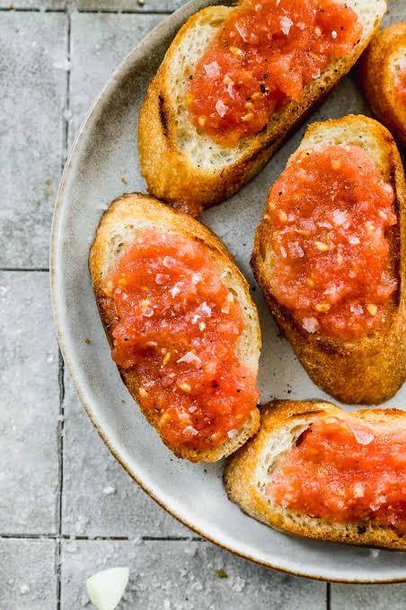 Pan con Tomate