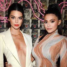 Find the perfect kendall and kylie jenner stock photos and editorial news pictures from getty images. Kendall And Kylie Jenner Laugh Off Their Shocking Kuwtk Fight E Online Deutschland