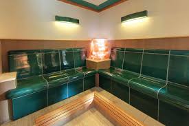 Tauchen Sie Ein In Unsere Kleine Wellness Oase Mit Schwimmbad Finnischer Sauna Dampfbad Romische Whirlewanne Sole Seminarraum Finnische Sauna Wald Hotel