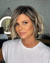 20 Oval Face Hairstyles For A Flattering Look In 2021 In 2021 Oval Face Hairstyles Short Bob Hairstyles Short Blunt Haircut