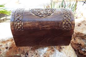 Measures approximately 7″ by 4 and sits approximately 3 ¼ high. Celtic Box Knot Wooden Mango Tree Jewelry Handmade Flower Symbol Carved Eco Friendly Home Decor Trinket