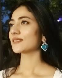 On stage for the opening act ' Yeh kya Jagah Hai Doston' at the Muzzafar  Ali show @houseofkotwara curated by @ruby_brahmbhatt_jagrut. Wearing  Vaishnavi Jariwala jewellery!  #theatre#079#painting#art#houseofkotwara#curator#curatorfindme#diamond ...