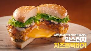 여름 한정판 '모코코맘스세트' 2종은 '싸이순살', '블랙쏘이치킨' 등 맘스터치 치킨 신 메뉴 출시와 로스트아크의 여름 시즌 오픈을 기념해, 양 사의 주요 고객인 mz세대에 특별한. ì†Œë¹„ìžì·¨í–¥ì €ê²© ë§˜ìŠ¤í„°ì¹˜ ì¹˜ì¦ˆí™€ë¦­ë²„ê±° Mzì„¸ëŒ€ ìž…ë§› ì €ê²©