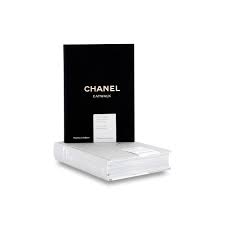 Check social media from @karllagerfeld, @thewoolmarkcompany and influencers, plus select karl lagerfeld stores in europe and on. Chanel Catwalk Revised And Expanded Edition Book Hardcover Michael Barnaart