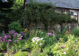 Ursprünglich war er ein reiner nutzgarten, heute wachsen darin neben gemüse. Einen Cottage Garten Gestalten Typisches Und Bepflanzungen