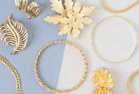 We will look at valuable vintage costume jewelry in this video that sell for big money online. Expensive Vintage Costume Jewelry A Quick List How To Buy Vintage Jewelry