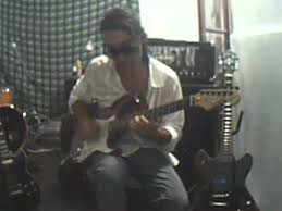 Este viernes y a los 71 años de edad falleció rinaldo rafanelli, cantante, bajista y compositor que perteneció a la generación fundacional del rock argentino. Diego Schneerson Videos Reverbnation