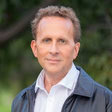 Halle Bailey and Jonah Hauer-King discuss expanding Eric's role, working  with legendary composers, and kids' reactions to Halle in The Little  Mermaid. 🧜🏾‍♀️