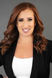 Daniela Echaiz's Instagram, Twitter & Facebook