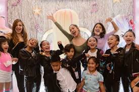 Dian paramita sastrowardoyo or better known as dian sastrowardoyo or dian sastro for short (born in jakarta, indonesia on march 16, 1982) is an indonesian actress and model of javanese descent. 10 Potret Keseruan Ulang Tahun Putri Dian Sastro Mewah Meriah