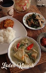 Hanya karena bumbu yang digunakan adalah bumbu sayur lodeh, makannya. Lodeh Kluwih Resep