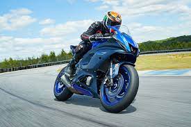 That makes for a tiny frontal area. 2022 Yamaha Yzf R7 First Ride Review Rider Magazine